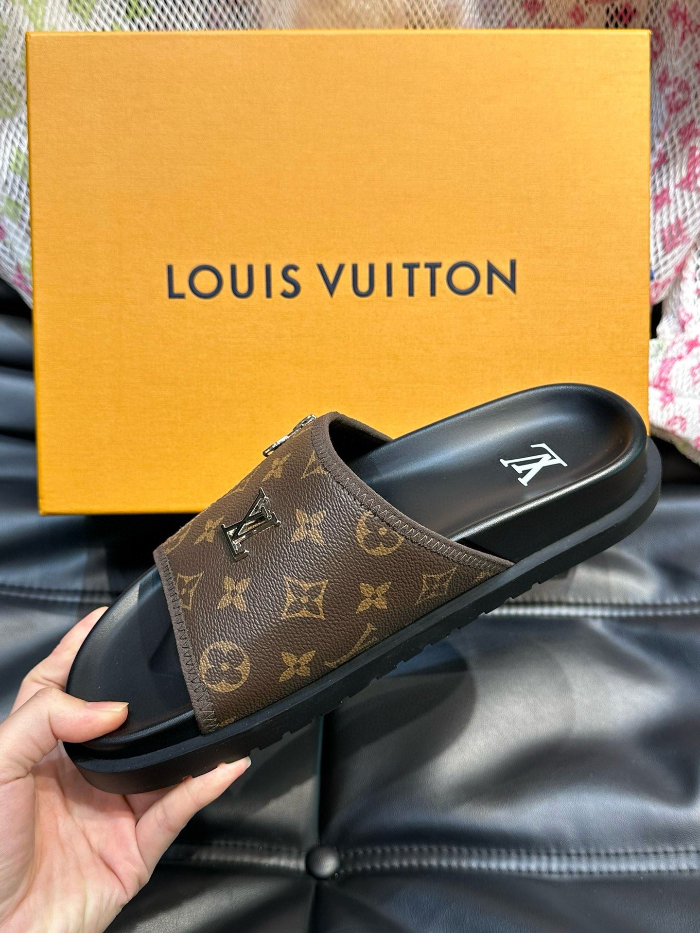 Louis Vuitton Slippers